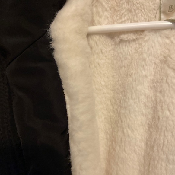 Green Tea Faux Fur lined vest - Picture 2 of 3